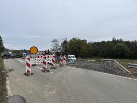 Začela se je gradnja novega mostu v Šalovcih, promet je stekel po obvozni poti 2